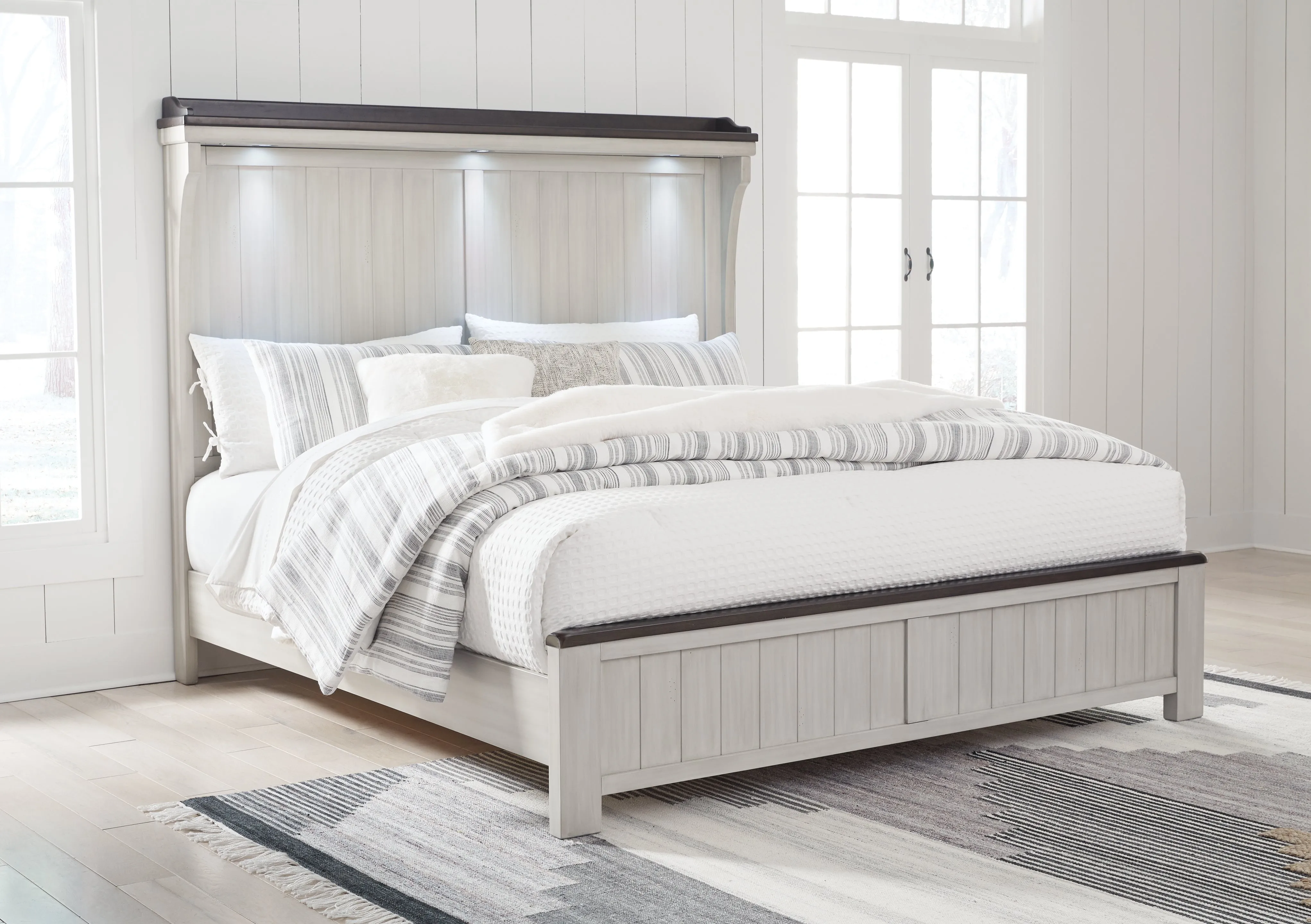 Darborn King Panel Bed with Dresser in Gray/Brown