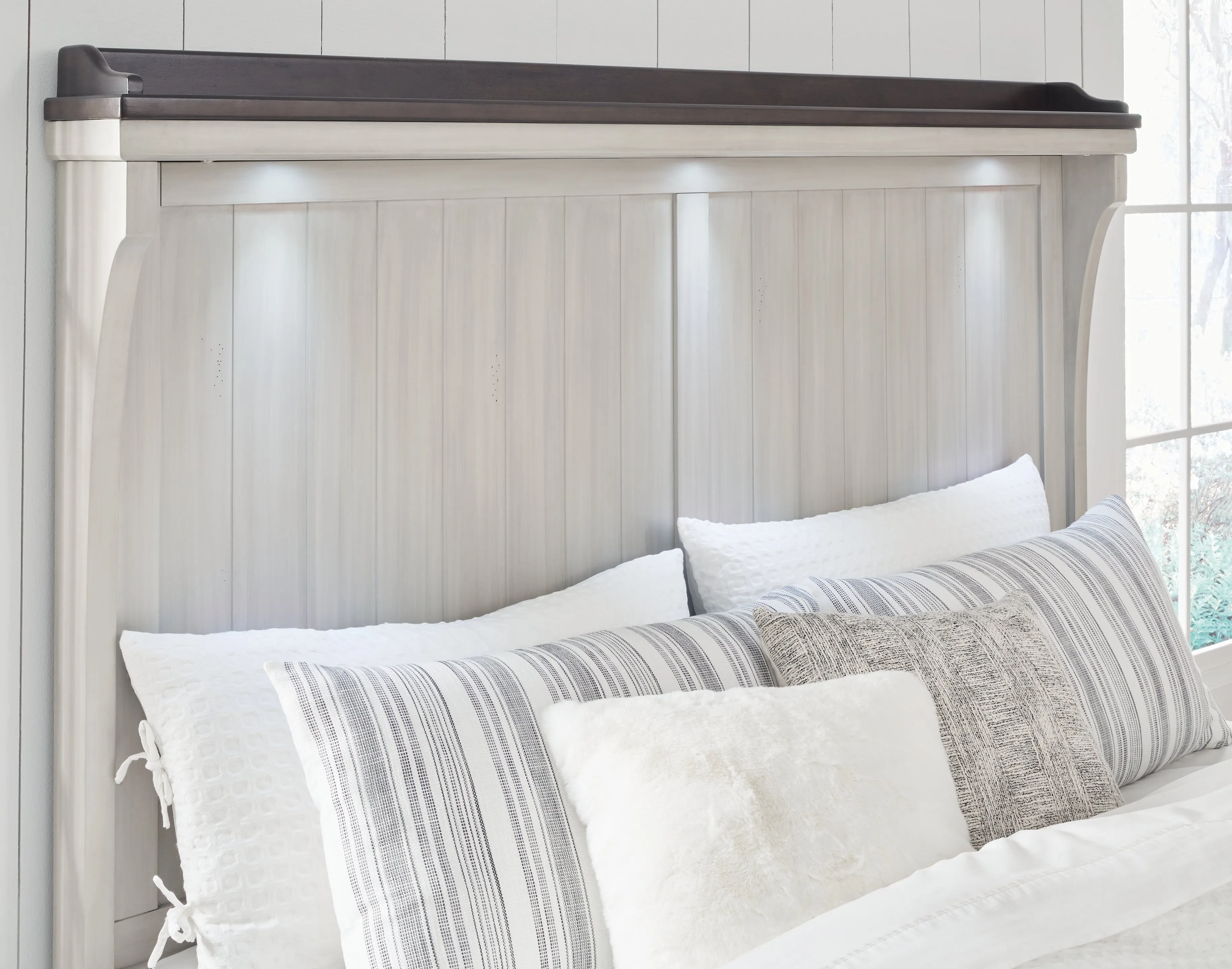 Darborn King Panel Bed with Dresser in Gray/Brown