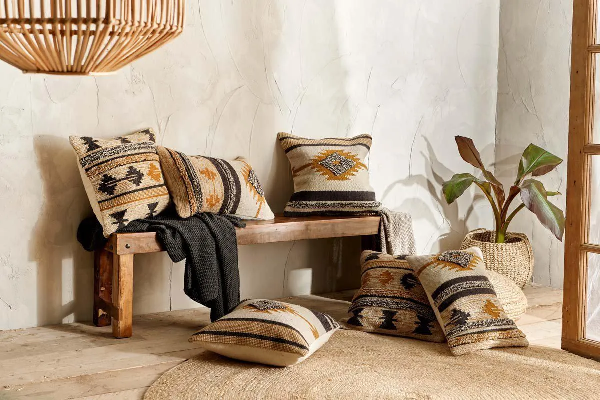 Tussi Sia Cushion Cover